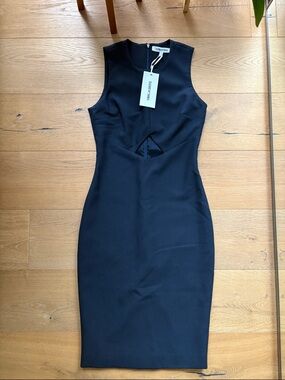 Elizabeth and James Navy-Black Sleeveless Midi Dress with Front Cutout. Size 4.